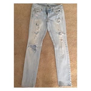 American eagle distressed size 4 jeans